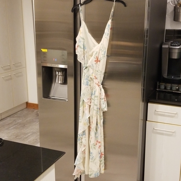 💕TULAROSA💕 Selena Floral Maxi Wrap Dress - Picture 8 of 8